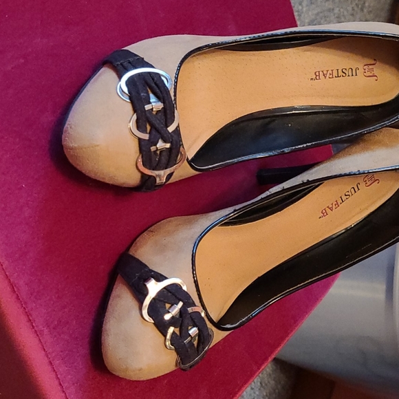 JustFab Shoes - Beige suede heel